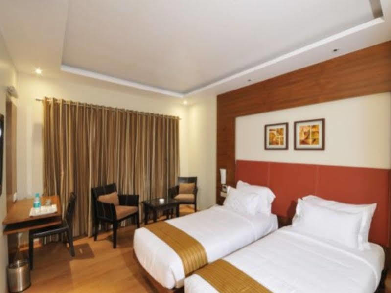 Jm Four Hotel Púna Kültér fotó